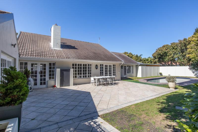 4 Bedroom Property for Sale in Constantia Western Cape